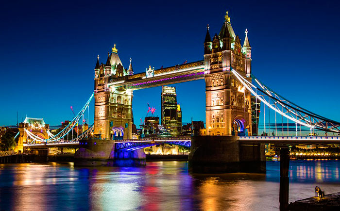 london town canvas prints by night