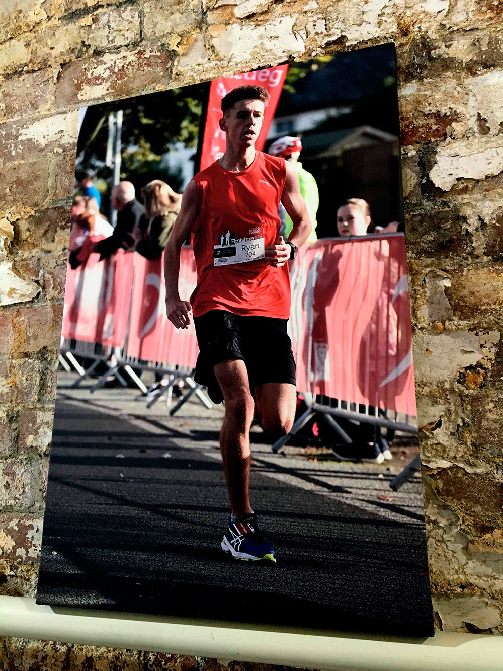 buying-running-photos-on-canvas